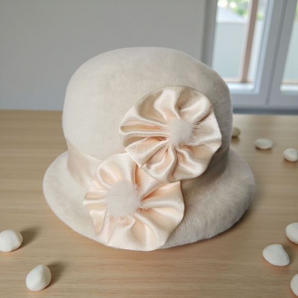 Vintage Angora Fur Wool Blend White Fuzzy Cloche Hat Peach Colored Satin Flowers - Picture 8 of 8